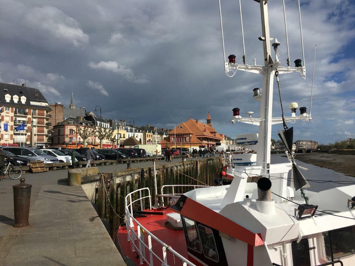 L'Etoile De Trouville Bagian luar foto