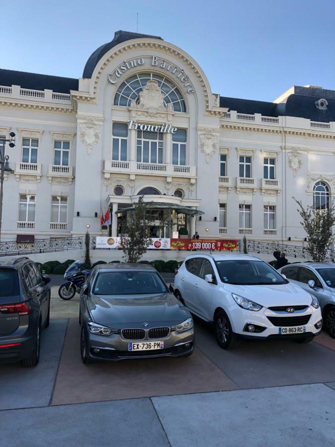 L'Etoile De Trouville Bagian luar foto